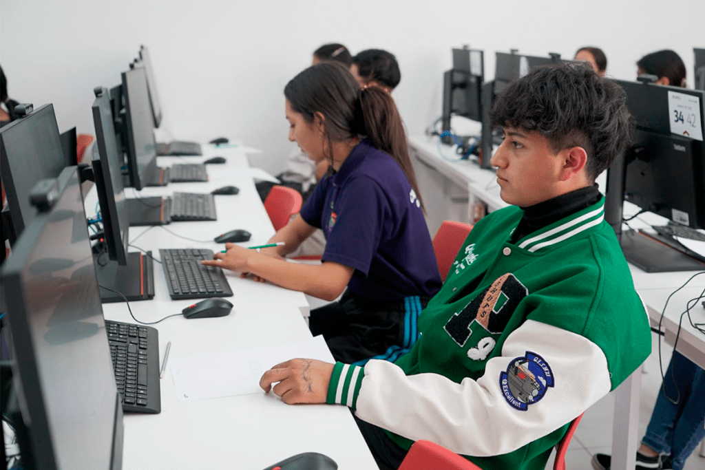Desde el martes 30 de julio hasta el viernes 2 de agosto se desarrollará el examen de admisión para ingresar a la Universidad de Cuenca. Foto Universidad de Cuenca