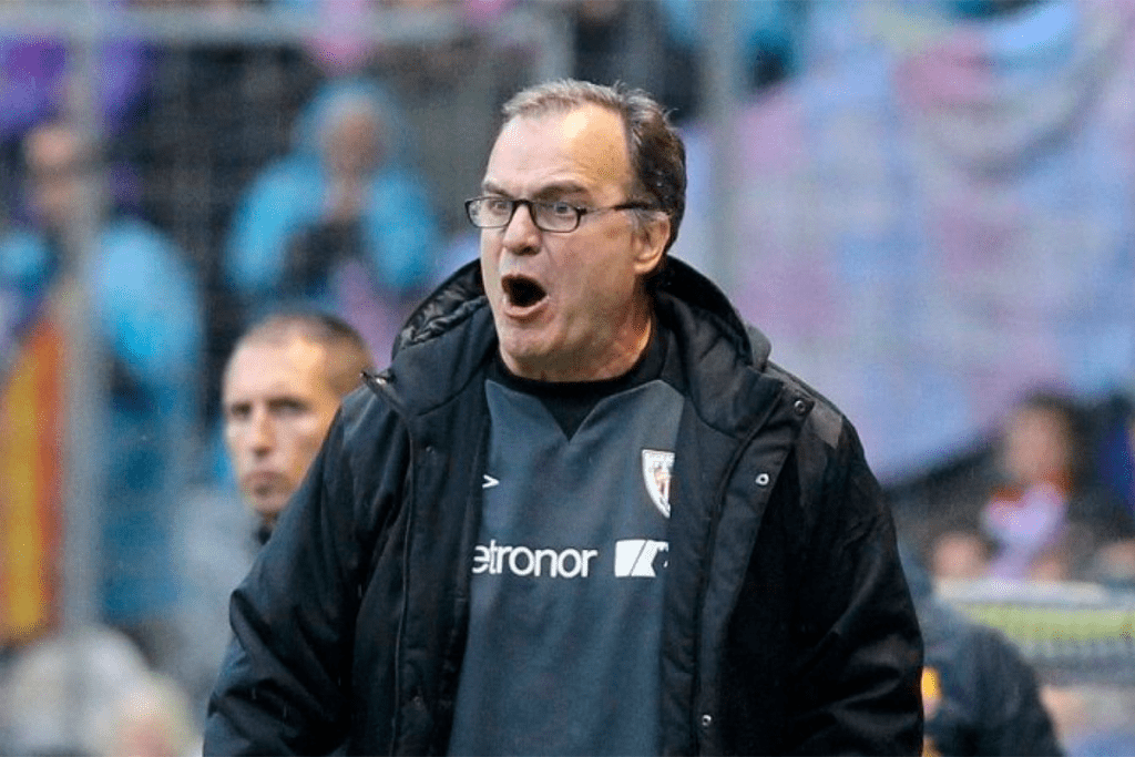 Marcelo Bielsa, técnico de la selección de Uruguay se fue con toda en contra de la Conmebol a quienes les cuestionó sobre la organización del toreno y los lamó mentirosos. Foto EFE