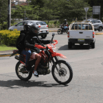 Concejo Cantonal de Quito aprueba ordenanza que prohibe la ciurculación de dos personas en moto. Foto XCA