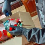 Droga decomisada dentro de artículos que pretendían salir del país a través de encomienda.