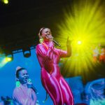 La vocalista del grupo colombiano Bomba Estéreo, Li Saumet, durante su actuación ayer martes en el Selvatic Málaga Fest , una banda que promete una música "muy diferente", colaboraciones "chéveres" y un nuevo disco en 2025. EFE