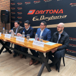 Daytona Motocicletas se enorgullece de anunciar el exitoso lanzamiento de sus nuevos modelos de motocicletas: la Scrambler Revolution 300cc y la Adventure R 300cc. En una rueda de prensa exclusiva, celebrada recientemente el 9 de julio, se dieron a conocer todos los detalles de estas innovadoras motocicletas que prometen revolucionar el mercado.