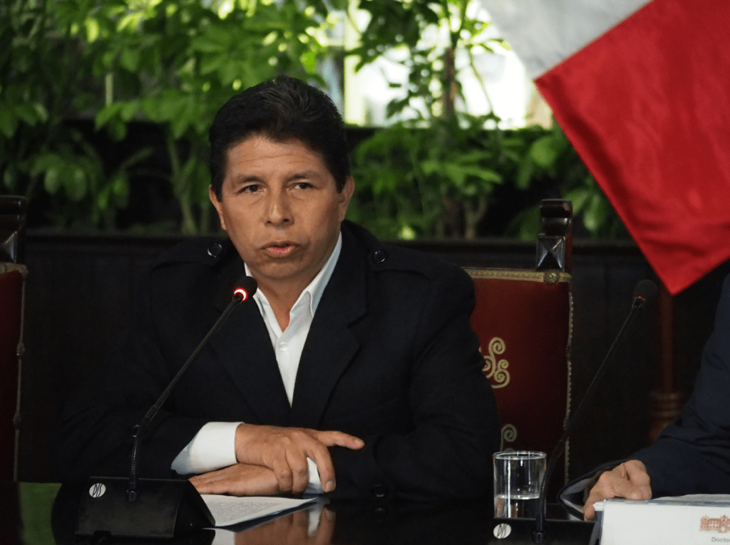 La Sala Penal Permanente de la Corte Suprema de Justicia de Perú revocó este lunes la prisión preventiva y ordenó la comparecencia ante las autoridades para tres implicados en una presunta red de sobornos durante el gobierno del destituido expresidente Pedro Castillo