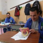 Marco Chalán y Héctor Durán, estudiantes del Instituto de Parálisis Cerebral del Azuay (IPCA).