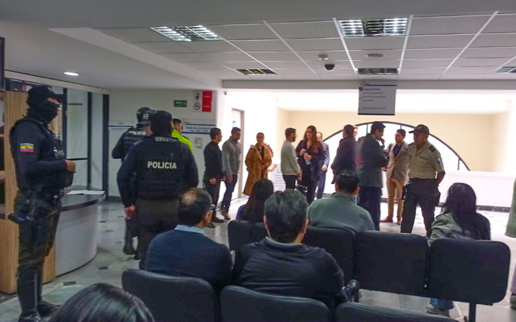 Ambiente en la sala luego de la audiencia en la que se dio el nombre del sentenciado por el asesinato de José Andrés Vintimilla B.
