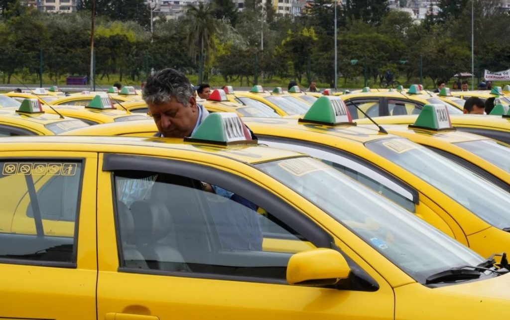Los taxistas deben registrarse en la plataforma habilitada por el Ministerio de Transporte y Obras Públicas, para recibir la compensación económica.