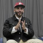 Turizo con un nuevo disco a la vuelta de la esquina tras la salida del tema 'Enhorabuena', confiesa cuál es el secreto para seguir tan unido a su público: hacer música con cariño y seguir demostrando versatilidad con ritmos tropicales imposibles de escuchar sin que las caderas se muevan. EFE