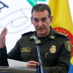 El director general de la Policía Nacional de Colombia, General William René Salamanca Ramírez, habla este viernes durante una rueda de prensa en Bogotá (Colombia). El Gobierno y las fuerzas de seguridad de Colombia encendieron este viernes todas las alarmas tras conocerse que se descubrió una maqueta del Palacio de Justicia junto a explosivos que podría apuntar a un posible atentado contra la sede judicial, lo que motivó a incrementar la seguridad en las instalaciones aunque por el momento no ha trascendido más información del caso. EFE