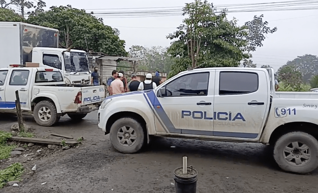 Captura de los videos que publicaron sobre el hallazgo del ciudadano fallecido en el cantón Camilo Ponce Enríquez. /Cortesía