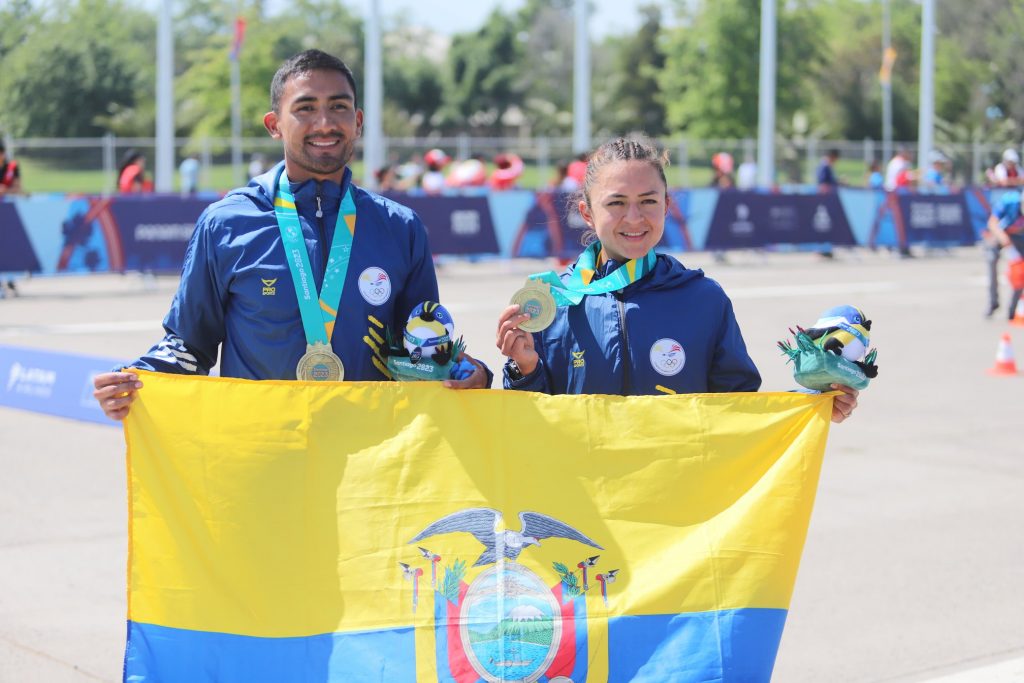 Daniel Pintado y Glenda Morejón durante su premiación en los Juegos Panamericanos Chile 2023.