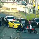 Vehículo Chevrolet Spark se estrelló contra cuatro carros en las Américas. IVM