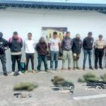 La Policía Nacional detuvo a 14 personas que transportaban material minero, en Imbabura.