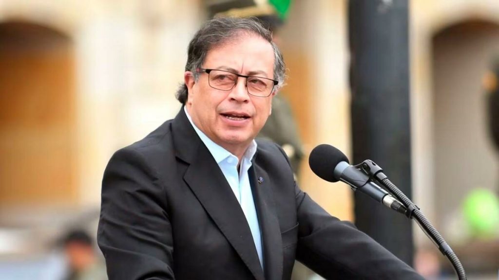 El Gobierno colombiano publicó el decreto con el que reglamenta el 'servicio social para la paz', una alternativa al 'servicio militar obligatorio', algo que fue establecido en la Ley 418 de 'Paz total' sancionada en 2022 por el presidente Gustavo Petro.