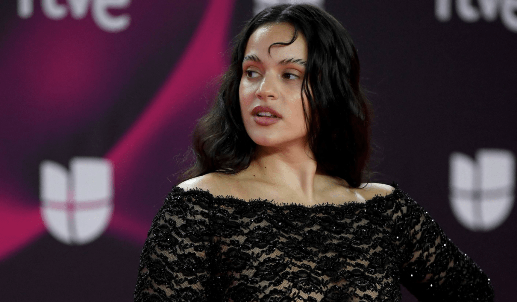 La cantante española Rosalía compartió en un Live de Instagram un breve fragmento de lo que podría ser su nuevo disco