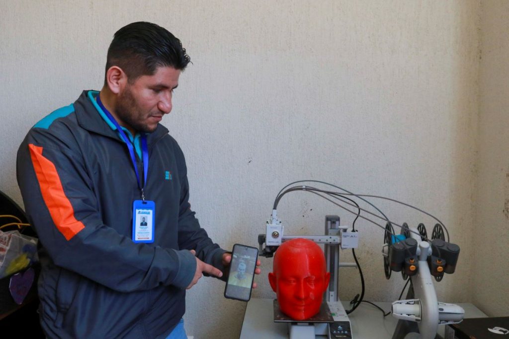 Jaime Izquierdo, docente de Informática y Programación de la Unidad Educativa “Sudamericano”,