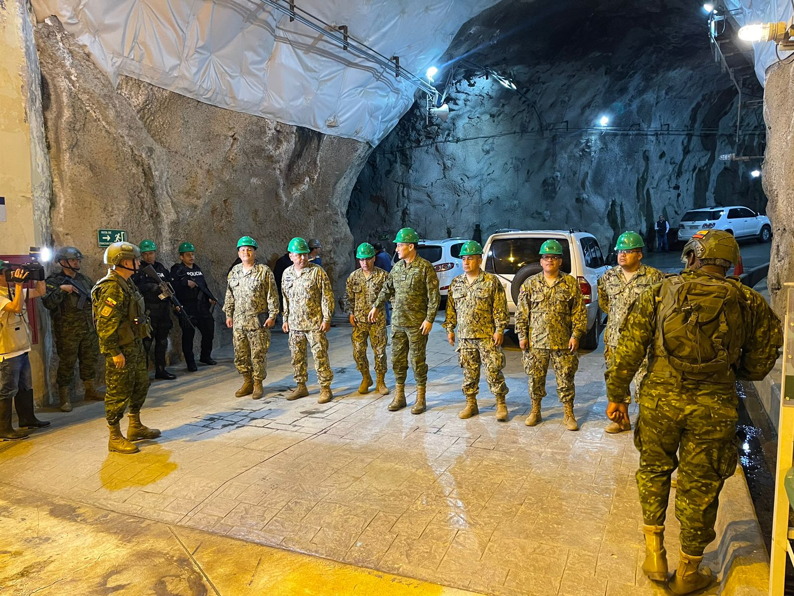 Militares ingresaron a Mazar para comenzar labores de seguridad y operación.