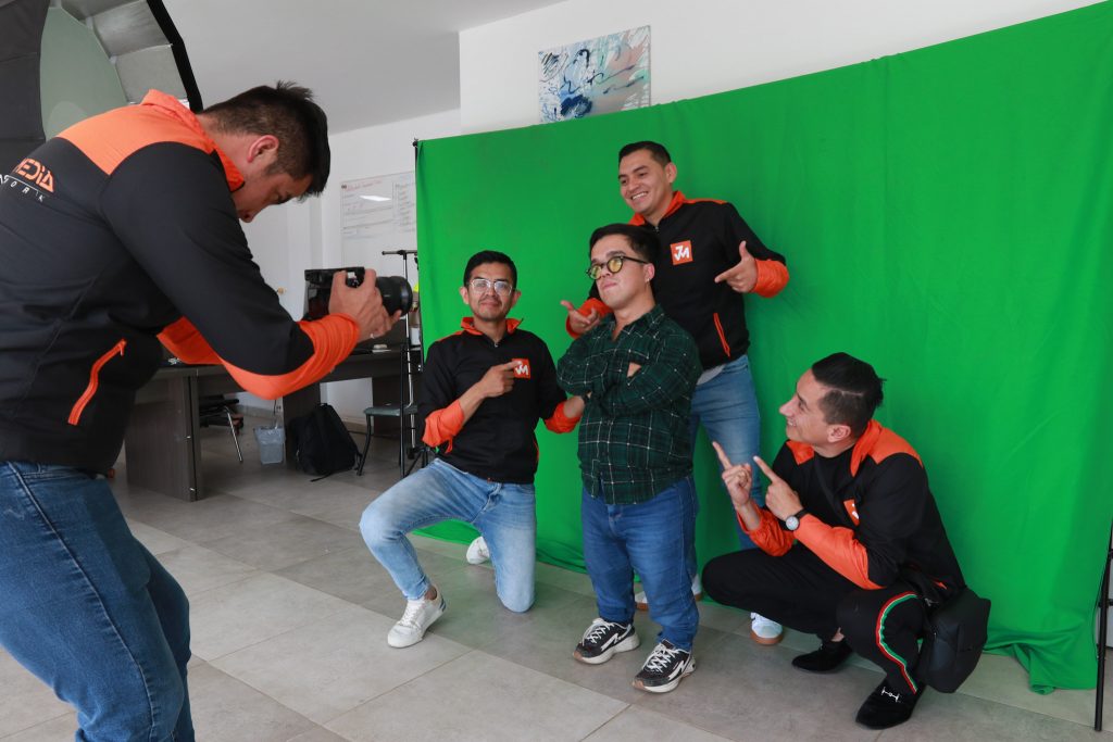 "Feliboy" - redes sociales