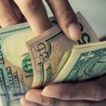 Los cuenteros pueden generar diferentes historias para engañar y robar pertenencias y dinero a la víctima.