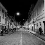 Los comercios noctrunos de la calle Larga y de Turi se verán afectados por los cortes de energía del sábado y domingo. Foto FLICKR