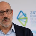 El presidente de la firma IBI Consultants, el estadounidense Douglas Farah, habla en una entrevista con EFE este jueves, en la isla Galápagos (Ecuador). La expansión de grupos criminales y la presencia de gobiernos que no están "bajo estado de derecho, como Venezuela y Nicaragua", tienen a América Latina en un "momento crítico" por la inseguridad, aseveró este jueves en Ecuador Douglas Farah. EFE