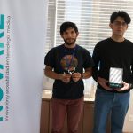 los ingenieros Ángel Benavides (i) y Rolando Camacho (d) en las oficinas de Novaire en La Paz (Bolivia). Tres ingenieros biomédicos en Bolivia crearon 'Daine', un dispositivo que permite que los recién nacidos puedan respirar con más facilidad y comodidad, sin someterse a intubaciones tradicionales que pueden provocan laceraciones internas y externas, y que ya salvó la vida de más de 100 bebés. EFE