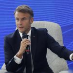 Emmanuel Macron, quien considera que los términos del acuerdo son "obsoletos", entre otras razones porque a su juicio no contempla medidas de protección al medio ambiente y de combate a las crisis climática.