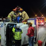 Rescataron a una mujer que quedó atrapada en la cabina de un camión. IVM