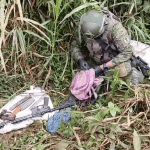 Militares decomisaron armas de fuego durante un operativo en el cantón Camilo Ponce Enríquez.