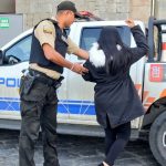 Una ciudadana fue detenida el lunes 2 de septiembre de 2025 por presunta entrega de documentación alterada.