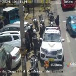 Captura de las imágenes de la retención del presunto delincuente que recopilaron las cámaras de seguridad del CSC.