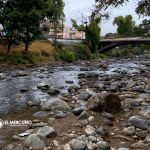 El río Tomebamba aumenta su caudal, pero sigue en estado de estiaje. Foto XCA
