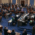 Los republicanos frenaron en un tribunal un auxilio migratorio del Gobierno Biden para medio millón de cónyuges del mismo número de ciudadanos estadounidenses, unos potenciales votantes