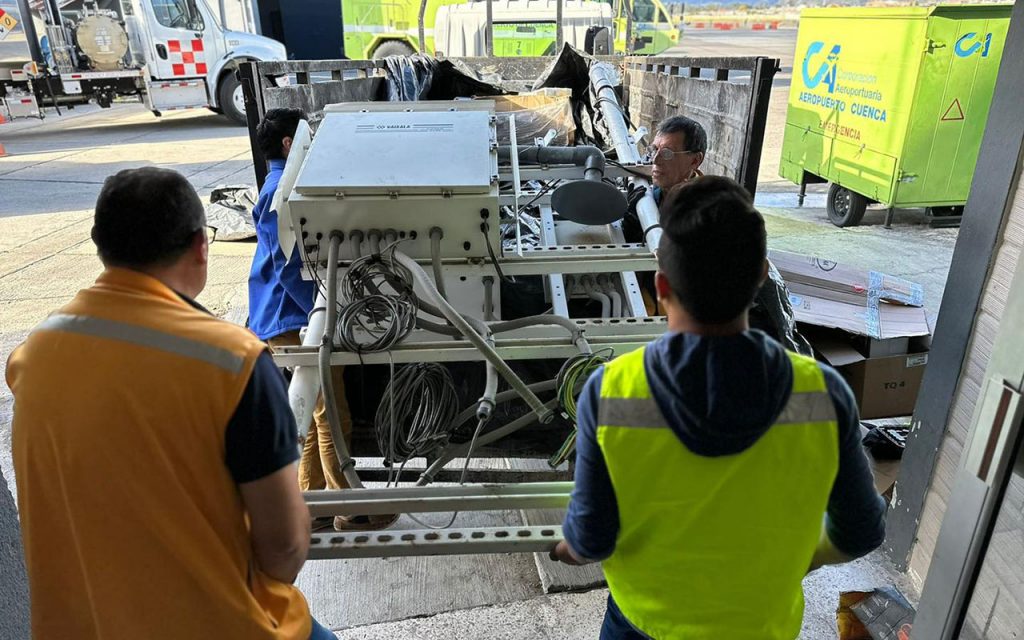 La estación meteorológica entregada en comodato por el Municipio de Guayaquil permanece en el Aeropuerto de Cuenca. /Cortesía