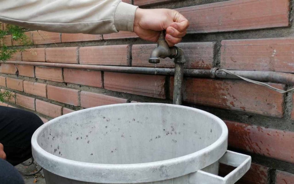 Si se mantiene la falta de lluvias y no hay un consumo consciente del agua se prevén cortes de 8 a 6 horas diaria en Cuenca.