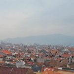 El humo de los incendios forestales en la Amazonía brasileña y la sequía han reducido la visibilidad y afectado la calidad del aire en Ecuador, con efectos dañinos para la salud y el medio ambiente.