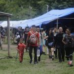 Al menos 244.243 migrantes han cruzado la peligrosa selva del Darién, la frontera común entre Panamá y Colombia, en lo que va de 2024, una disminución de 110.056 transeúntes en comparación con el mismo lapso del año pasado