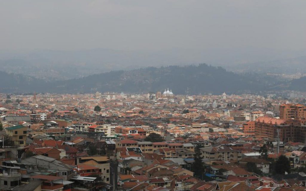 En los días recientes en Cuenca se observa una bruma sobre la ciudad, que produce que la calidad de aire sea poco saludable. /XCA