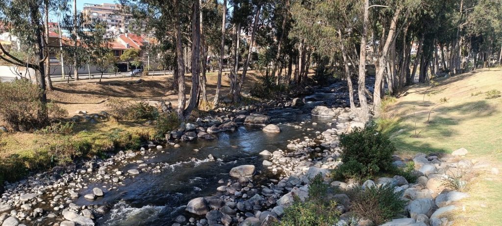 Los ríos Yanuncay y Tomebamba presenta un leve incremento de sus caudales.