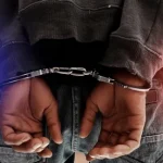 El acusado fue detenido y puesto a órdenes de las autoridades.