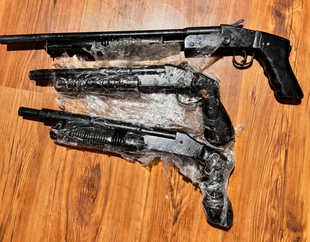 Armas y explosivos se hallaron en el centro de rehabilitación clandestino que funcionaba en Cuenca.