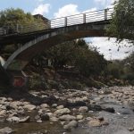 Solo si llueve, al menos, un 5 % más, se dejarán de lado los cortes de energía en el país.