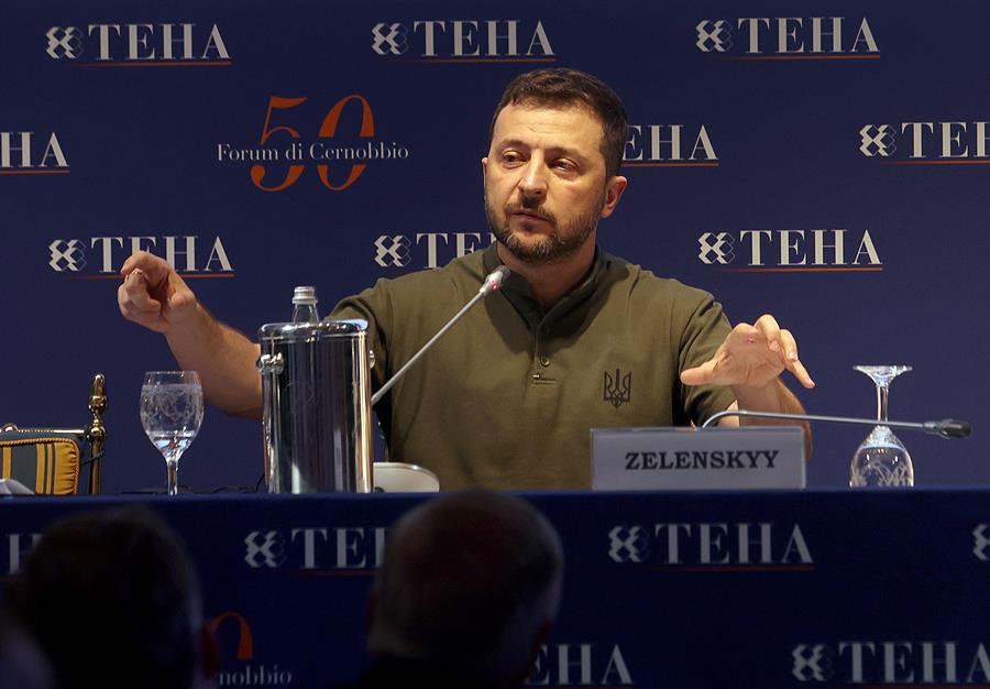 Volodímir Zelenski, trabaja en una hoja de ruta unilateral que aspira a poner fin a la guerra este mismo otoño y lo fía todo a la presión internacional sobre Rusia para lograr la paz en términos aceptables para Kiev.