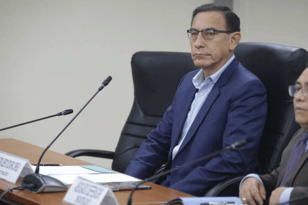 l expresidente peruano Martín Vizcarra (2018-2020) ha presentado un "recurso de agravio constitucional" para que se pida al Tribunal Constitucional (TC) que emita una resolución sobre la inhabilitación de diez años para ejercer cualquier cargo público que le impuso el Congreso en abril de 2021.