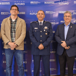 De izquierda a derecha: Mauricio Robalino, decano de la facultad de Ingeniería de la Universidad de los hemisferios, Gonzalo Sotomayor, Ph.D. en Ciencias Biológicas Aplicadas, Javier Aguilar Cazar, teniente coronel jefe del Departamento de Políticas y Derechos Aeroespacial de la Dirección de Desarrollo Aeroespacial FAE, David Thomas, director ejecutivo del Instituto de Ciencias Espaciales Milo, Robert Aillon, presidente de la Fundación Espacial de Guayaquil