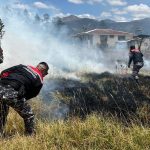Personal de la Guardia Municipal Ciudadana colabora para controlas el incendio forestal en la hacienda San José.