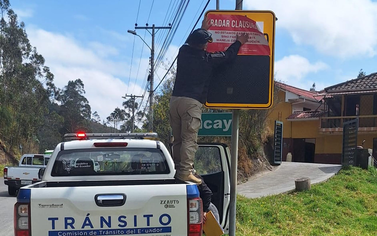 Este jueves se procedió con la clausura de los radares en las vías estatales de Azuay.