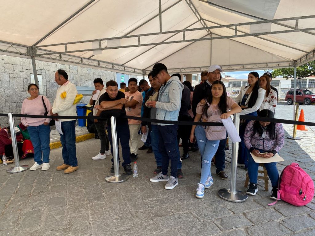 La atención en las agencias del Registro Civil se ve afectada debido a inconvenientes en el sistema debido a los cortes de energía eléctrica.