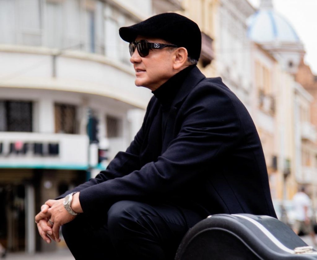 Rodrigo Crespo, cantautor cuencano, está radicado en Estados Unidos.