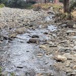 El nivel del caudal del río Tomebamba tuvo una leve recuperación, no obstante, esto no le permite salir del estiaje. /XCA