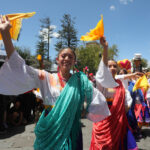 Estudiantes desfilaron para celebrar los 204 años de Independencia de Cuenca.